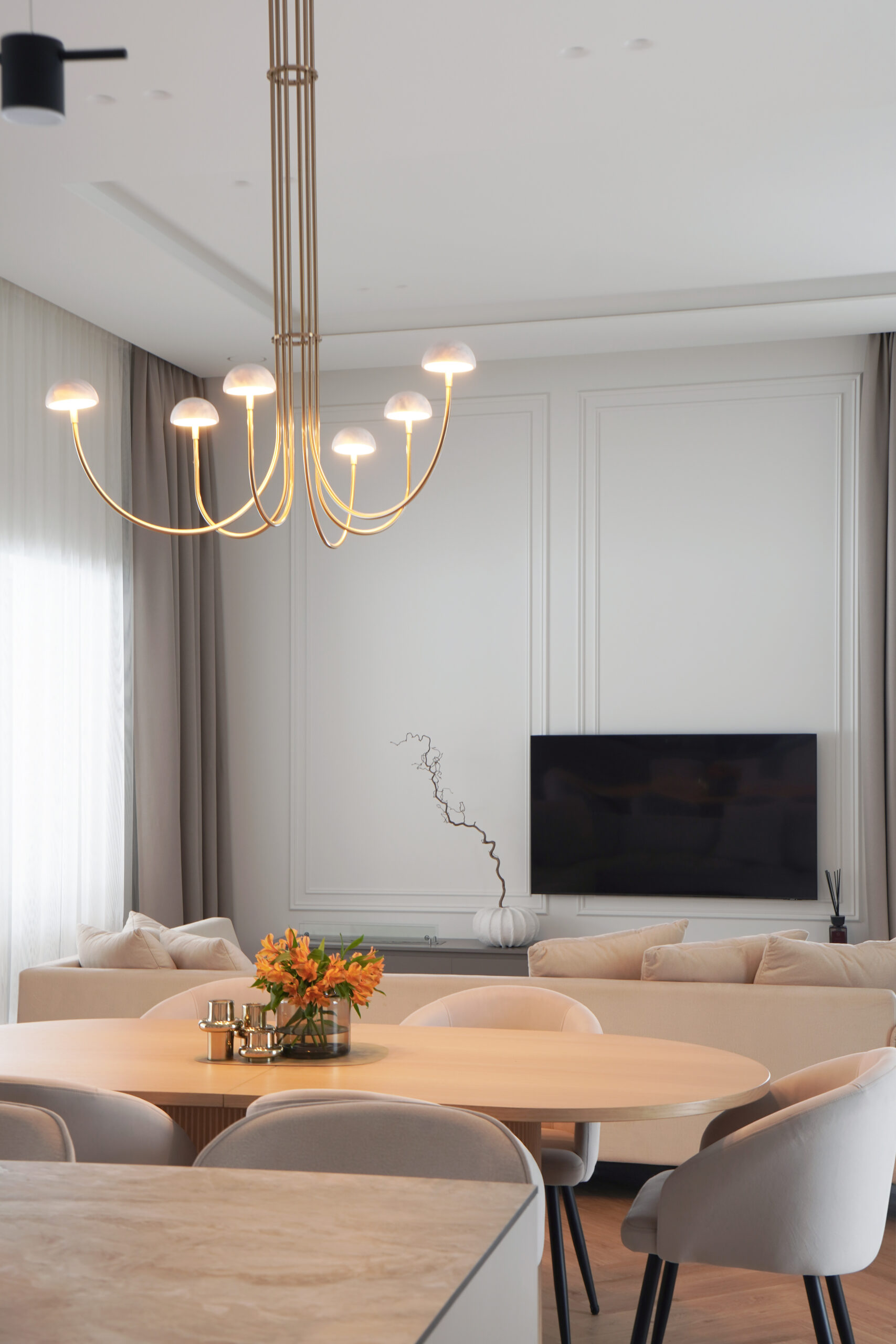 gretos pagrindinė nuotrauka